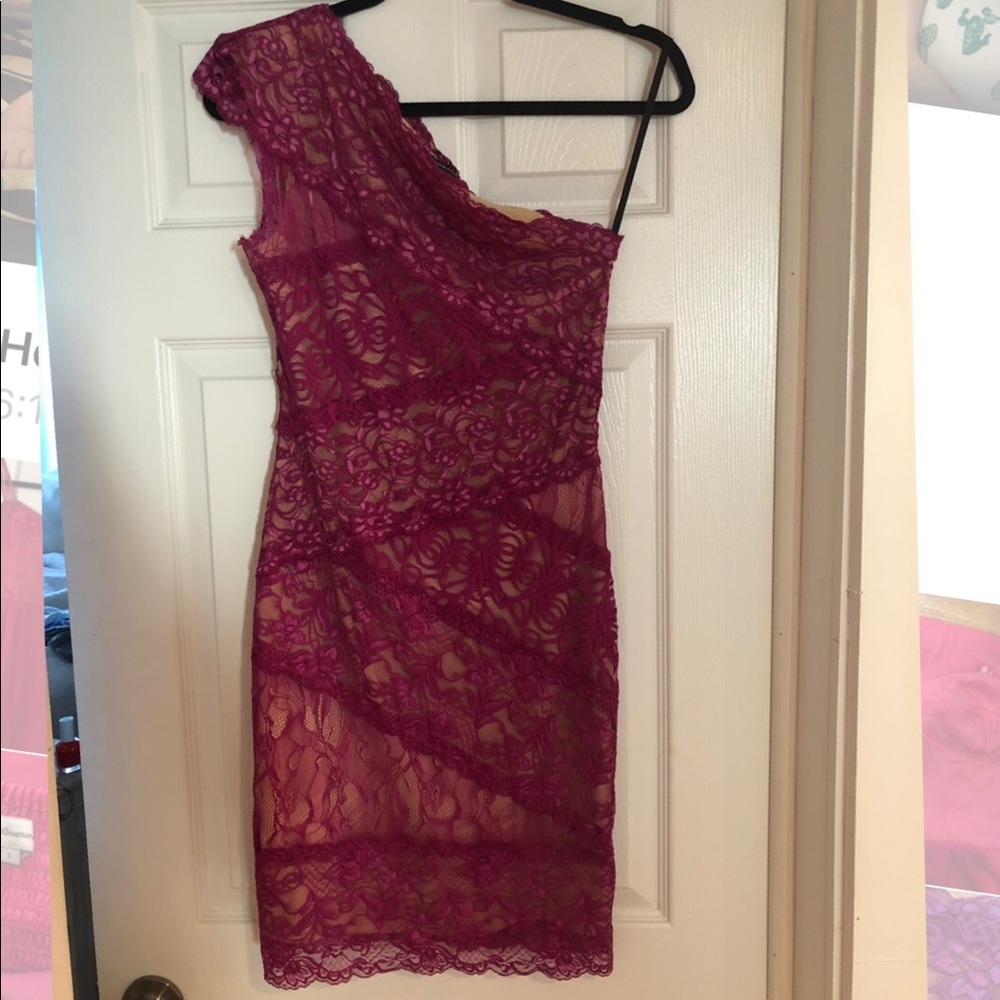 Bebe Magenta Pink One Shoulder Lace Bodycon Dress size Medium
